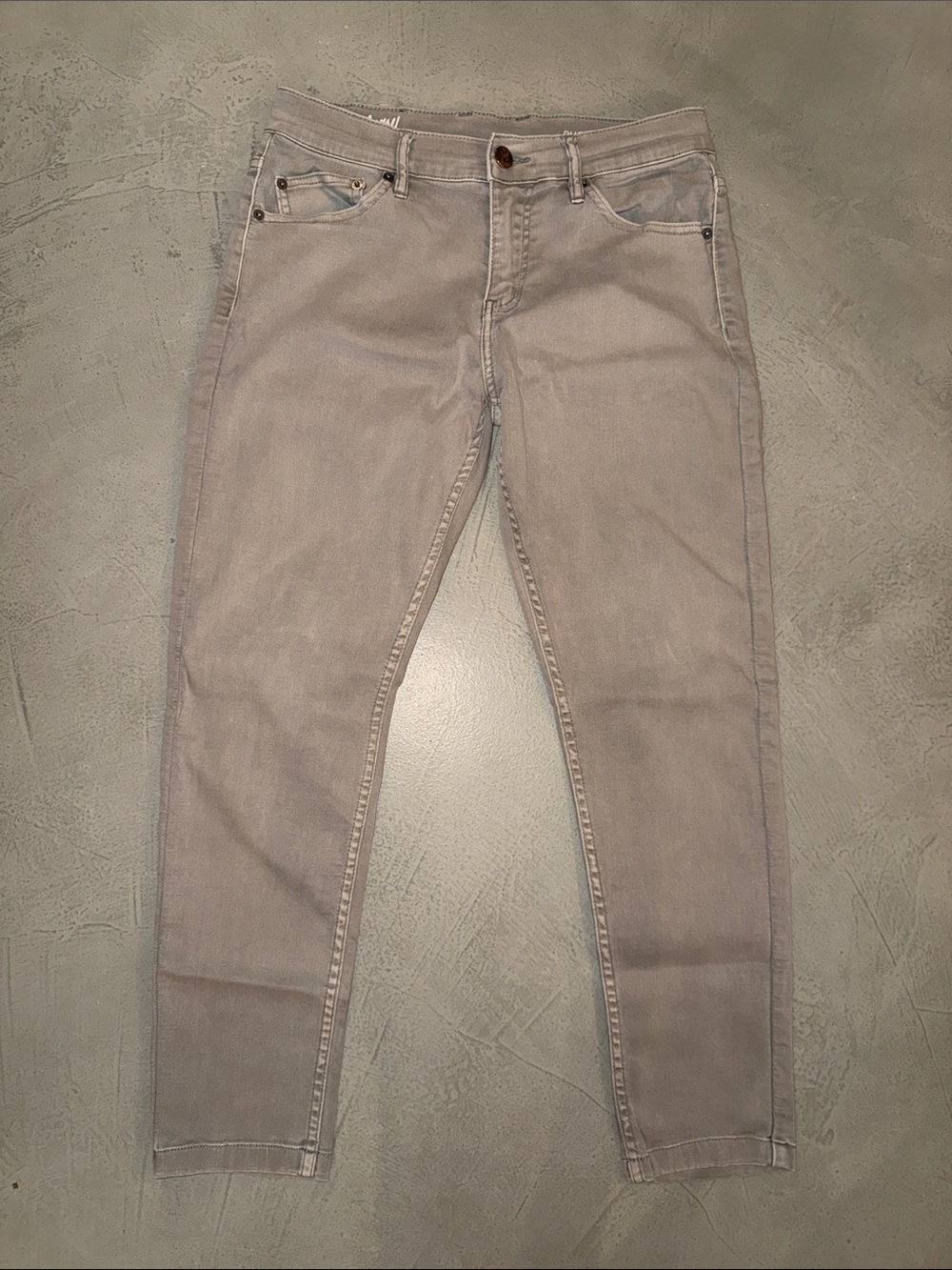 Mugsy Men's Skinny Tapered Stretch Jeans in Light Gray - Bucks Tapered 31x30